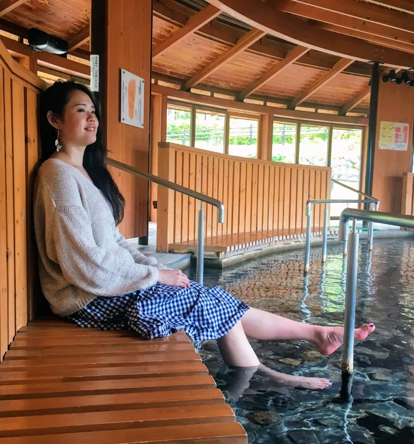 敷地内に湧く天然の温泉を利用しています